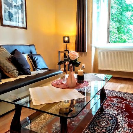 Apartment Sense Of Zizkov Praga Esterno foto