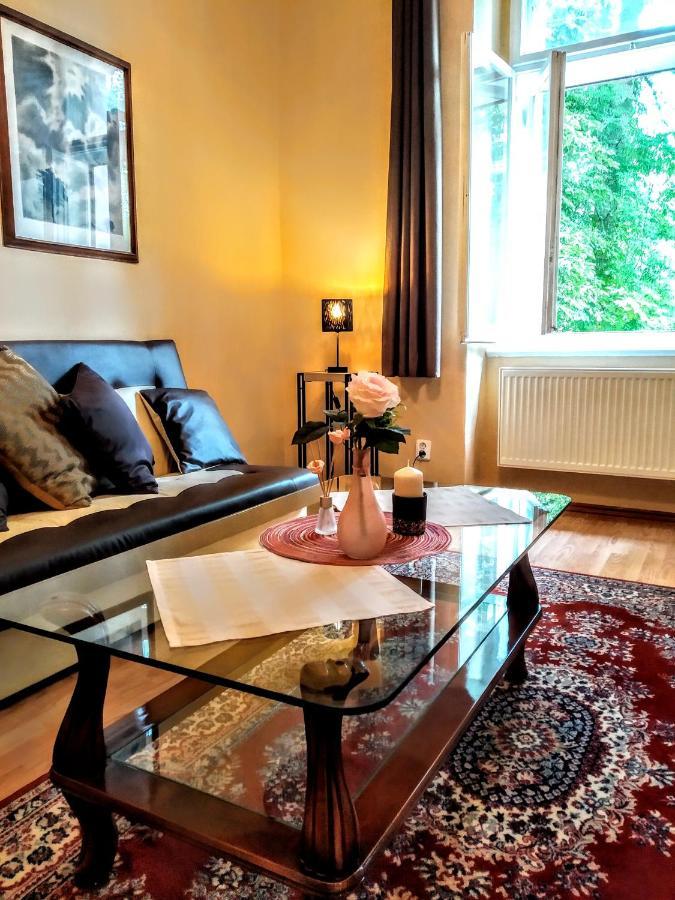 Apartment Sense Of Zizkov Praga Esterno foto