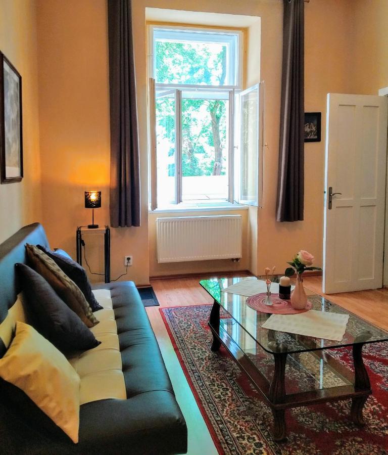 Apartment Sense Of Zizkov Praga Esterno foto