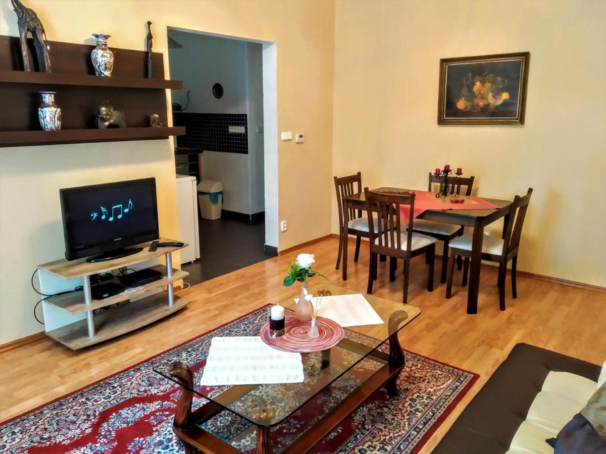 Apartment Sense Of Zizkov Praga Esterno foto