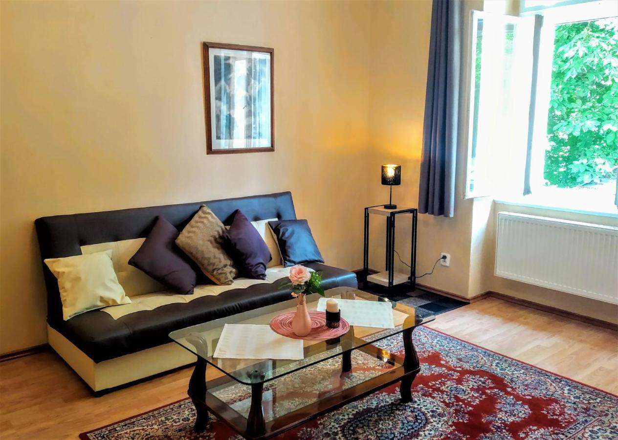 Apartment Sense Of Zizkov Praga Esterno foto